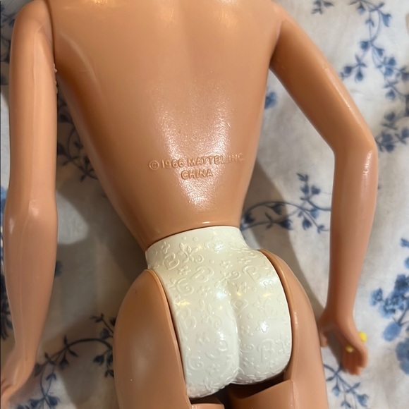 Vintage Twist n Turn Barbie With Bangs - Picture 5 of 6